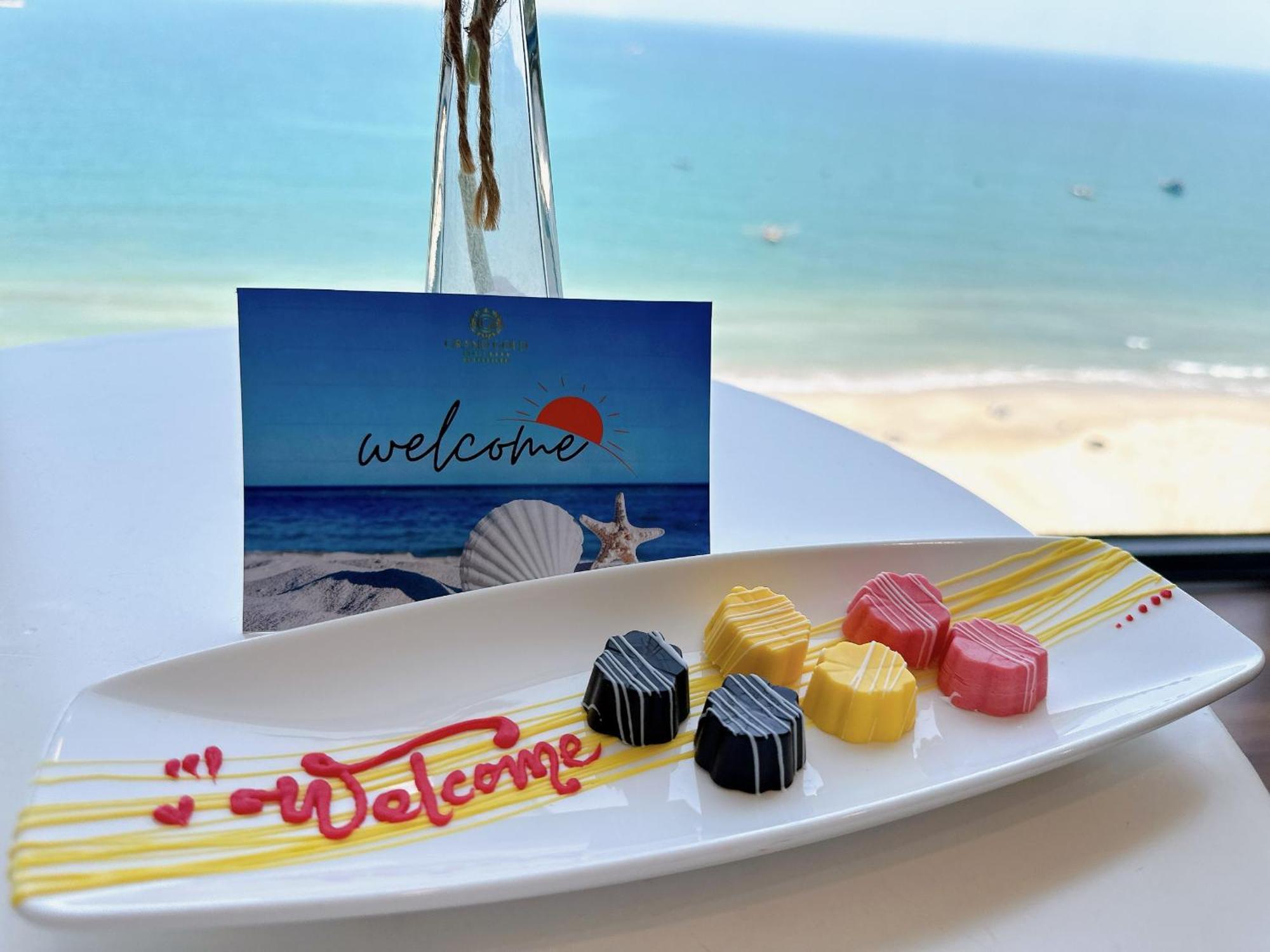 Grand Gold Beach Hotel & Spa Da Nang Esterno foto