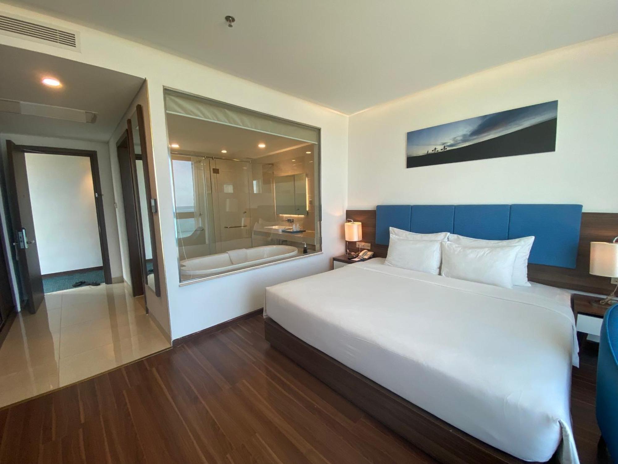 Grand Gold Beach Hotel & Spa Da Nang Esterno foto